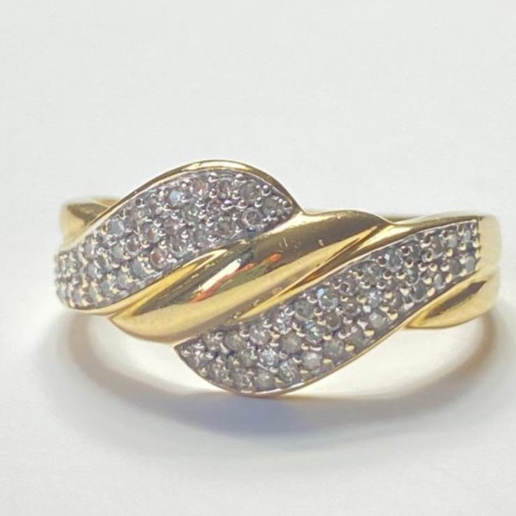 Exclusieve 18 karaat geelgouden ring met 74 diamanten