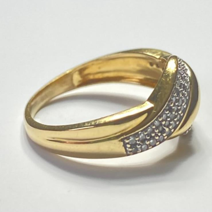 Exclusieve 18 karaat geelgouden ring met 74 diamanten